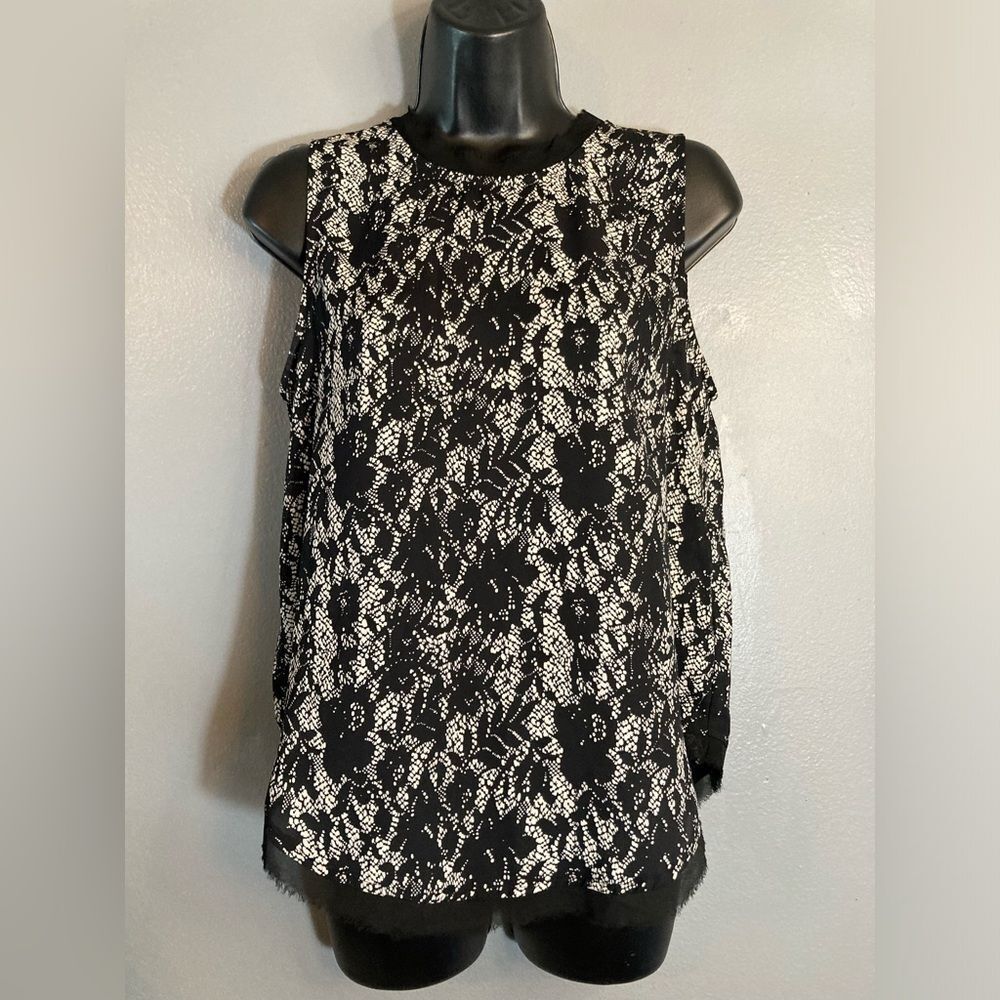 Who What Wear black-and-white lace floral sleeveless blouse